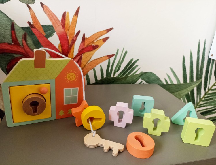 CLASSIC WORLD Drewniana Przeplatanka Klocki do Nawlekania Klucze i Drzwi MONTESSORI 11 el.