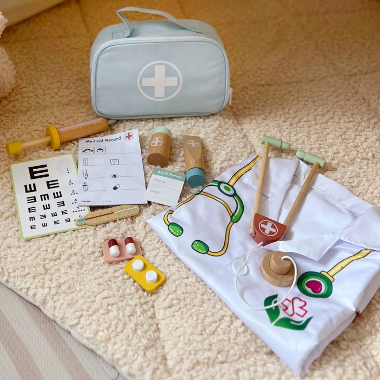 Zestaw Małego Lekarza Doktora w Walizce z Akcesoriami TOOKY TOY