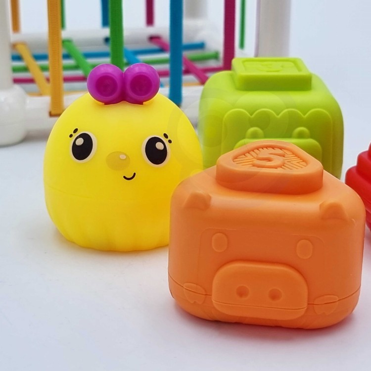 Elastyczna Kostka Sensoryczna Sorter dla Dzieci Zwierzątka + Grzechotka 7 el. WOOPIE BABY