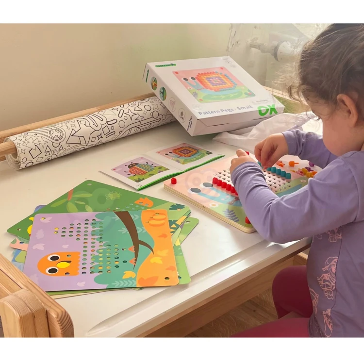 Układanka z Pinezkami i Kołkami – TOOKY TOY Montessori