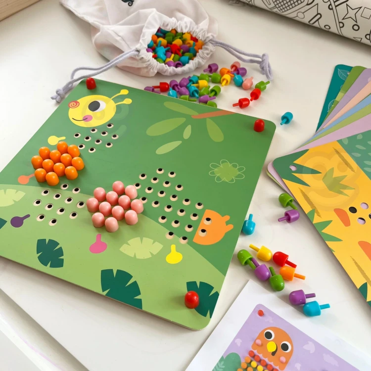 Układanka z Pinezkami i Kołkami – TOOKY TOY Montessori
