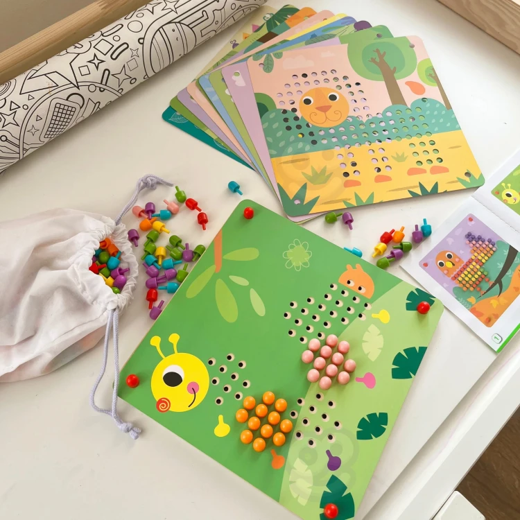 Układanka z Pinezkami i Kołkami – TOOKY TOY Montessori