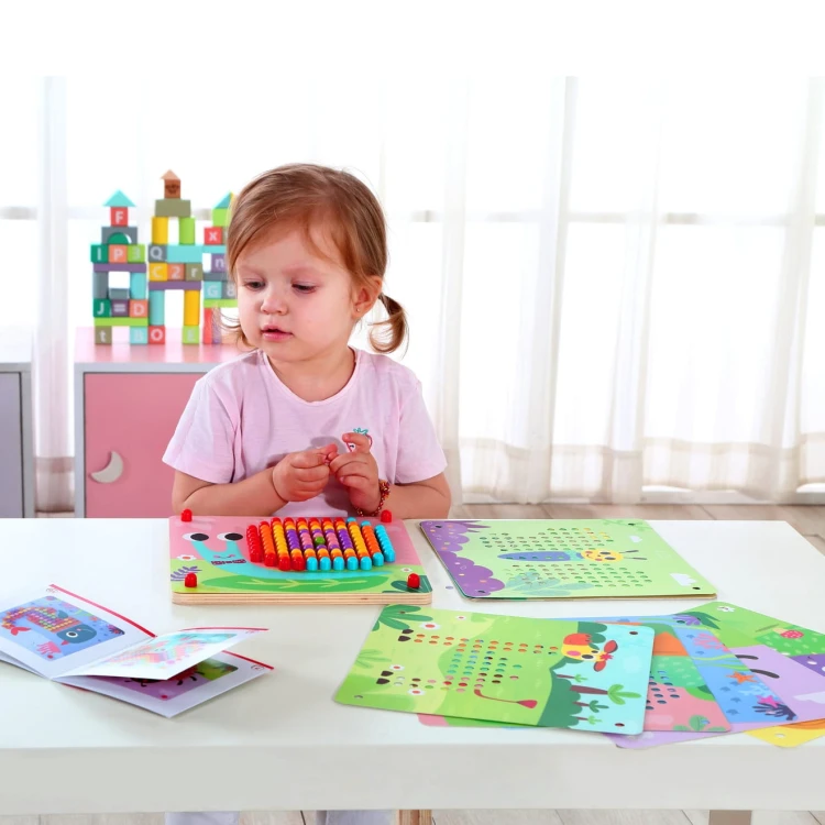Układanka z Pinezkami i Kołkami – TOOKY TOY Montessori
