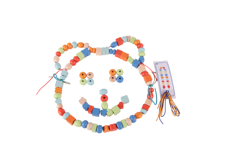 Drewniane Koraliki do Nawlekania 96 el. – Classic World Montessori