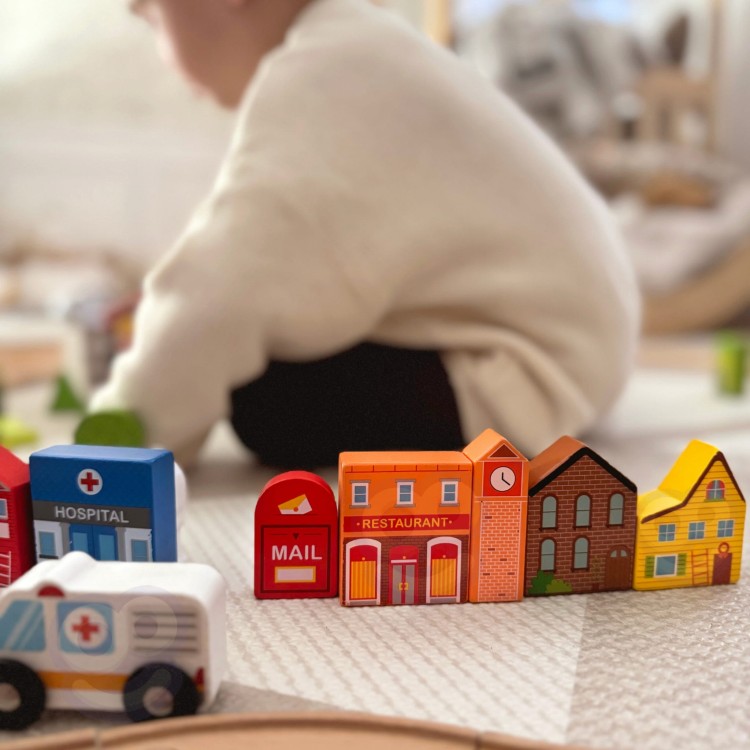 Drewniany Zestaw Budynków i Figurek Miasto – TOOKY TOY | Zabawka Montessori