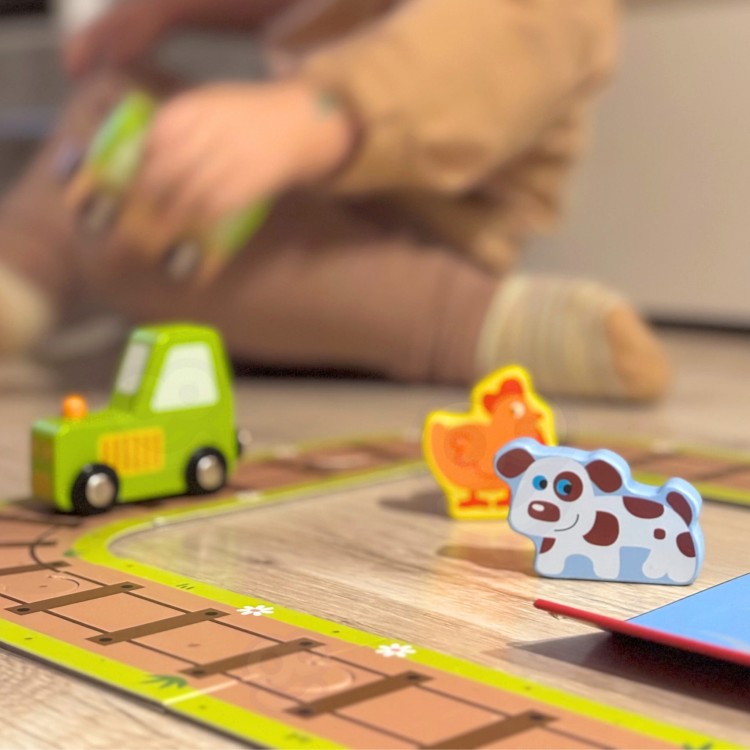 Drewniana Farma w Walizce z Figurkami i Pojazdami TOOKY TOY